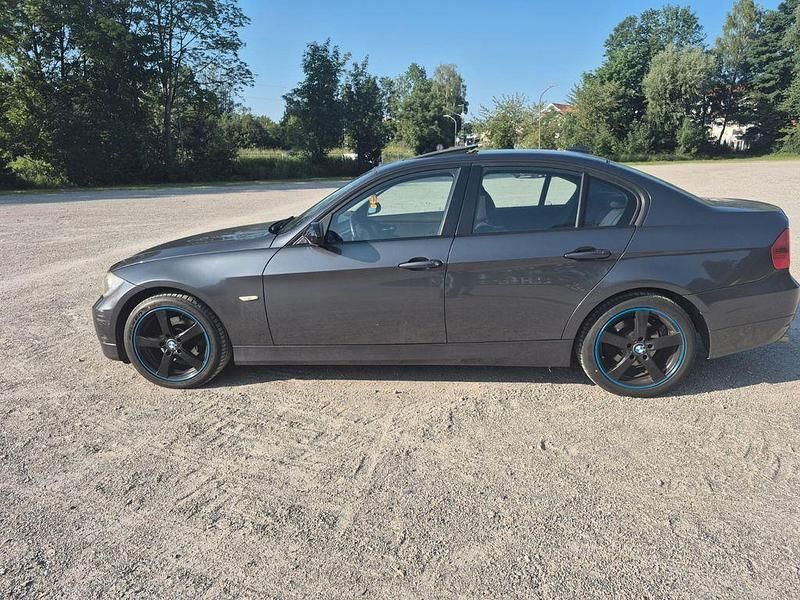 Grau Gebraucht 2008 BMW 320 Limousine | 3.000 € (Superpreis) - Bild 1/4