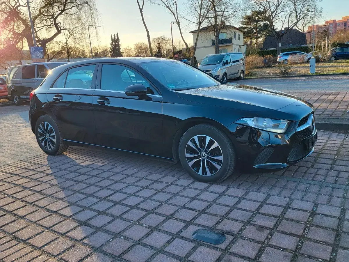 Gebraucht Mercedes A200 150 PS (110 kW) 2021 Schwarz Limousine