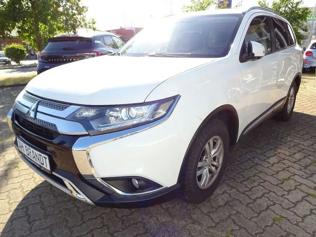 Gebraucht Mitsubishi Outlander Diamant Edition 150 PS (110 kW) 2019 Weiß SUV