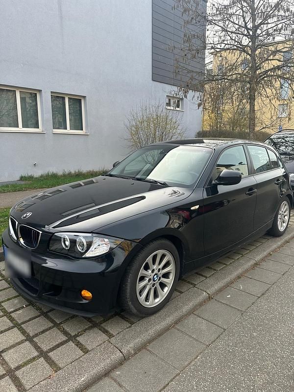 Gebraucht BMW 118 143 PS (105 kW) 2011 Schwarz Kleinwagen