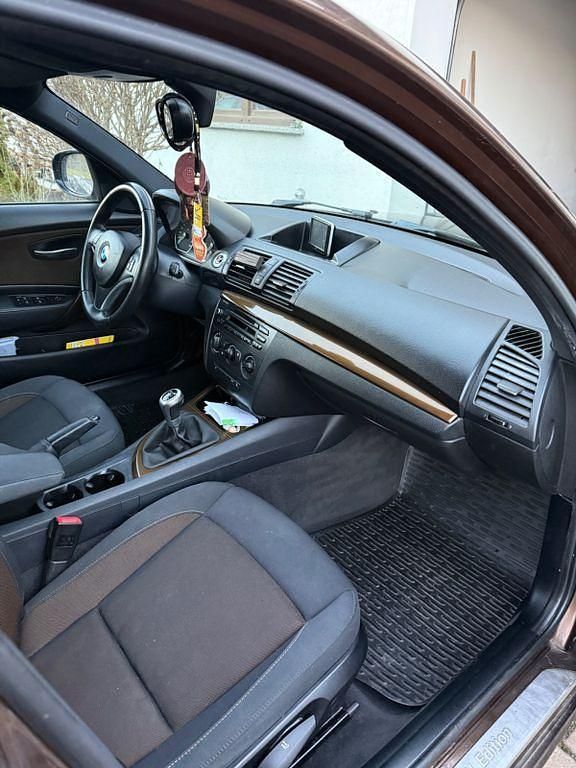 Gebraucht BMW 116 122 PS (89 kW) 2010 Braun Kleinwagen