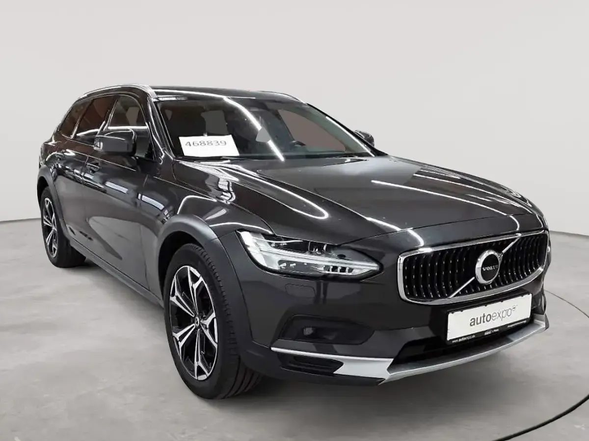 Używany Volvo V90 CC Pro 197 KM (144 kW) 2022 Kombi