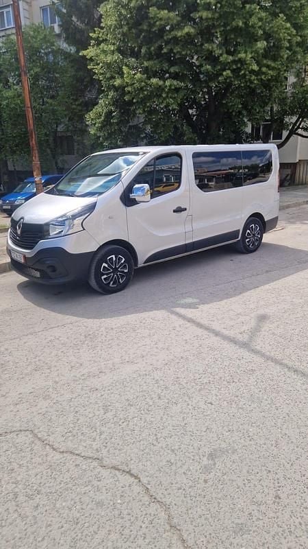 Grau Gebraucht 2016 Renault Traffic Van / Kleinbus | 12.000 € (Fairer Preis) - Bild 1/4