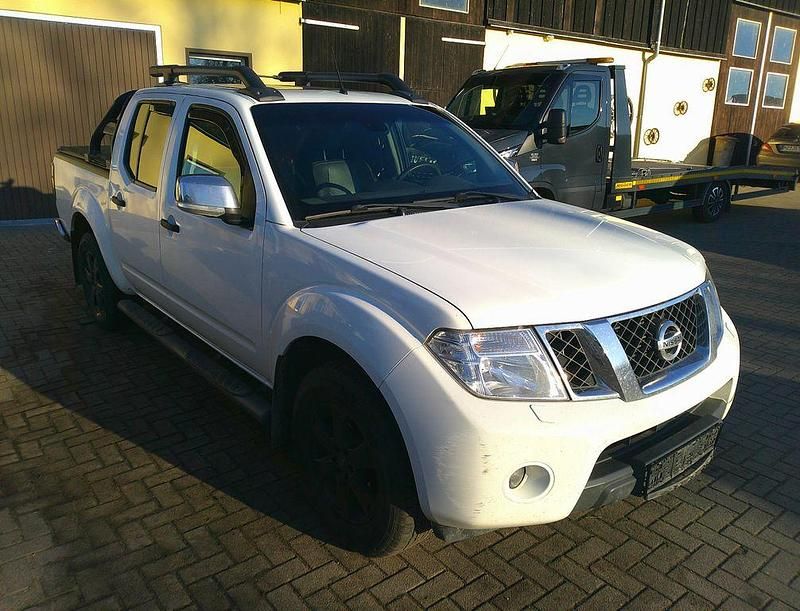 Gebraucht Nissan Navara 190 PS (139 kW) 2011 Weiß Abholung