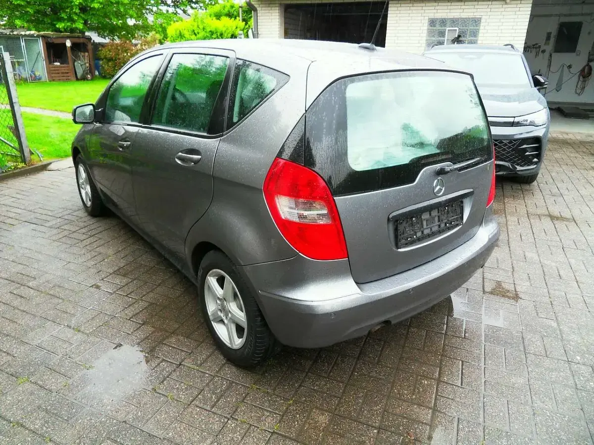 Gebraucht Mercedes A160 95 PS (69 kW) 2009 Mountaingrau  met. Kleinwagen