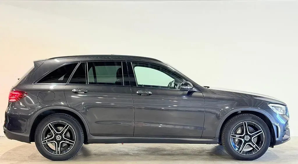 Gebraucht Mercedes GLC220 AMG line 194 PS (142 kW) 2021 Grau SUV