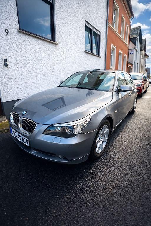 Gebraucht BMW 523 177 PS (130 kW) 2005 Silber Limousine