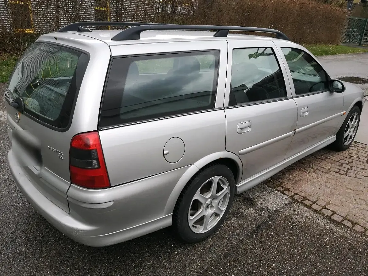 Gebraucht Opel Vectra Selection 125 PS (91 kW) 2001 Silber Kombi