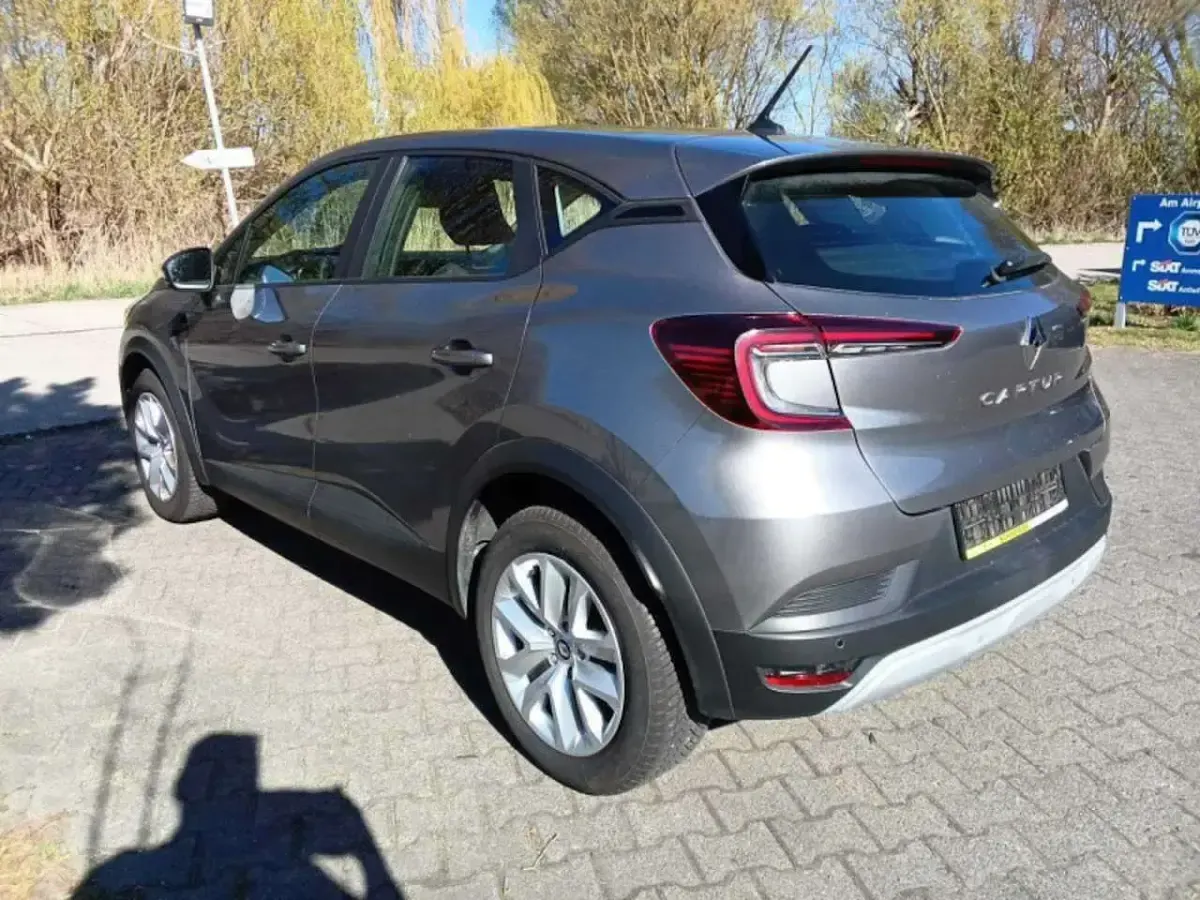 Gebraucht Renault Captur Zen 140 PS (102 kW) 2022 Grau SUV
