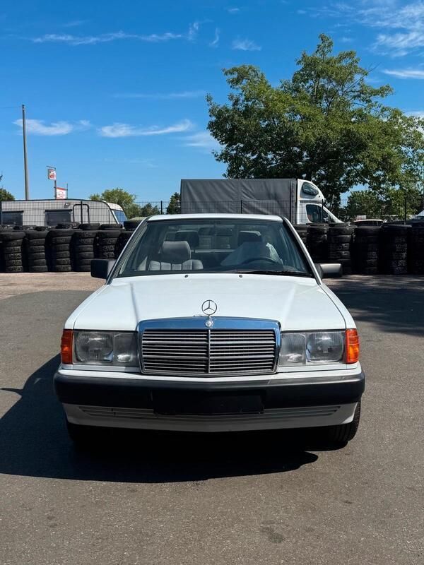 Weiß Gebraucht 1992 Mercedes 190 Limousine | 9.999 € - Bild 1/4