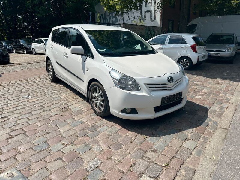 Gebraucht Toyota Verso Life 150 PS (110 kW) 2011 Weiß Van / Kleinbus