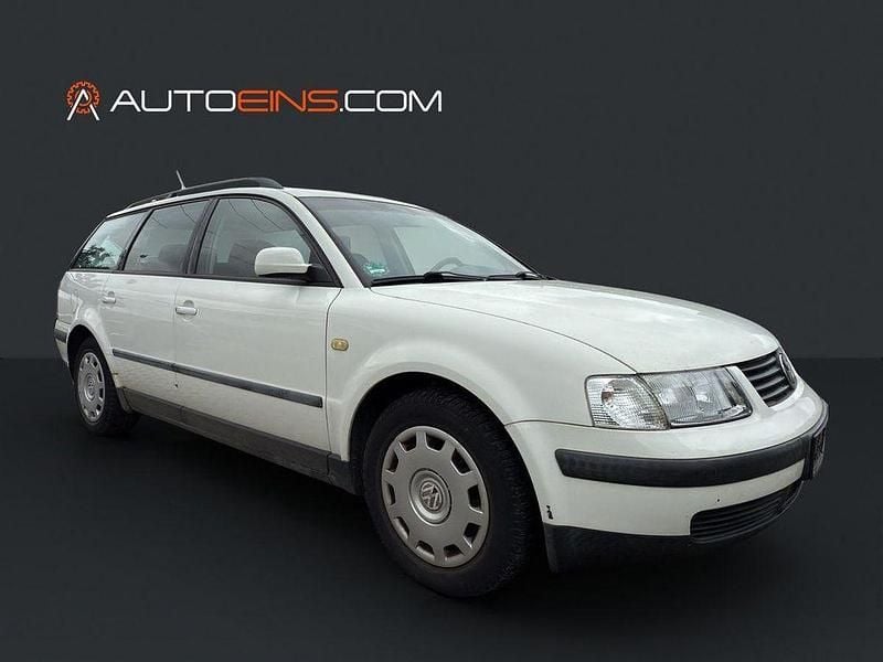Weiß Gebraucht 1999 VW Passat Basis Kombi | 688 € (Guter Preis) - Bild 1/4