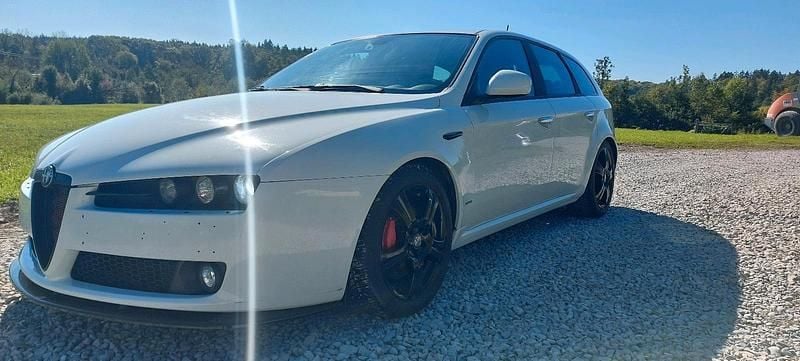 Weiß Gebraucht 2010 Alfa Romeo 159 Kombi | 4.500 € (Fairer Preis) - Bild 1/4