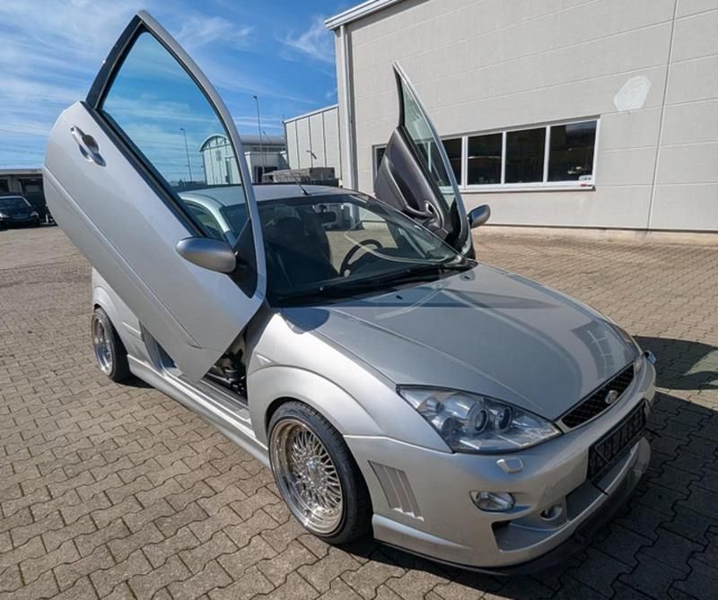 Gebraucht Ford Focus ST 173 PS (127 kW) 2002 Silber Limousine