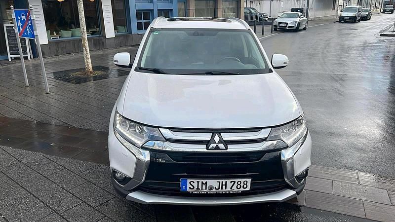 Weiß Gebraucht 2015 Mitsubishi Outlander SUV | 15.500 € (Etwas zu teuer) - Bild 1/4