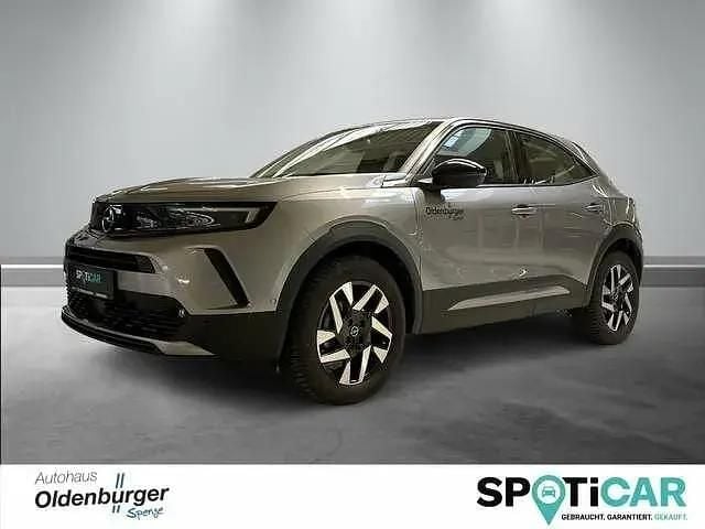 Quarz grau Gebraucht 2024 Opel Mokka Elegance SUV | 21.745 € (Fairer Preis) - Bild 1/4