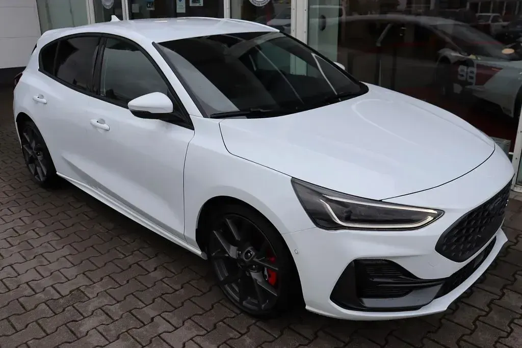 Neu Ford Focus ST 280 PS (205 kW) 2026 Frozen white Limousine