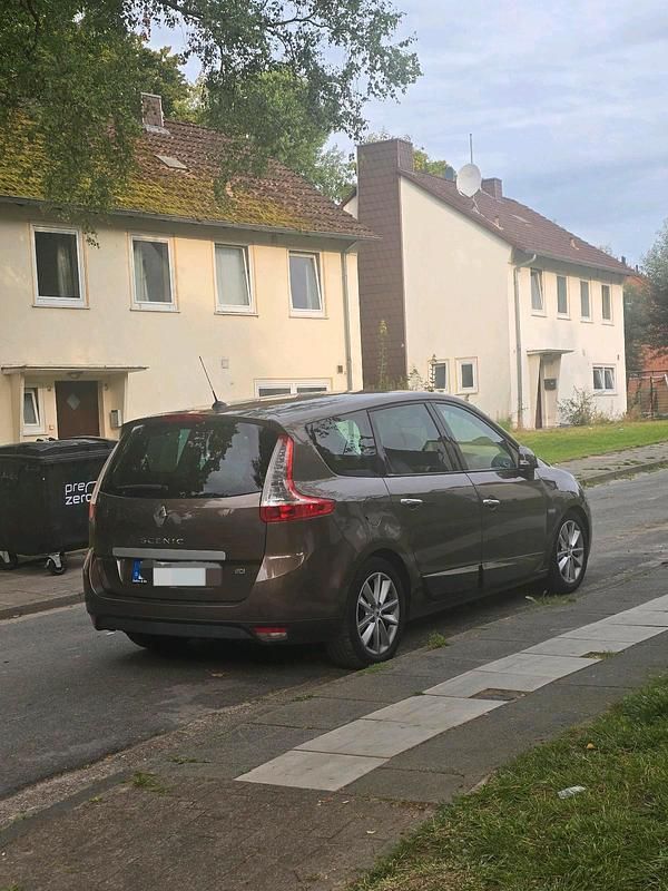 Andere farben Gebraucht 2009 Renault Grand Scénic III Luxe Van / Kleinbus | 6.700 € (Etwas zu teuer) - Bild 1/4