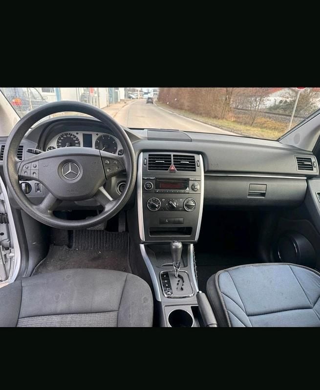 Gebraucht Mercedes B170 115 PS (84 kW) 2005 Silber Van / Kleinbus