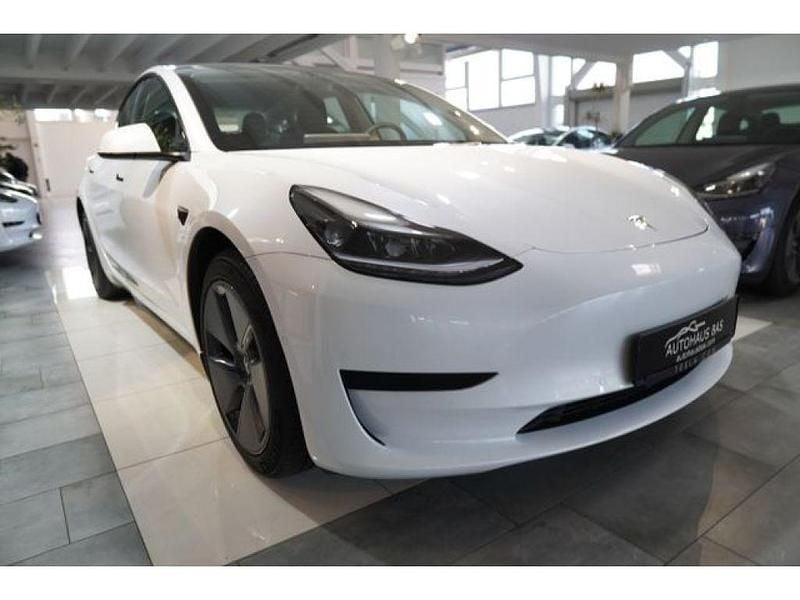 Pearl white multicoat (metallic) Gebraucht 2022 Tesla Model 3 Limousine | 26.950 € (Guter Preis) - Bild 1/4