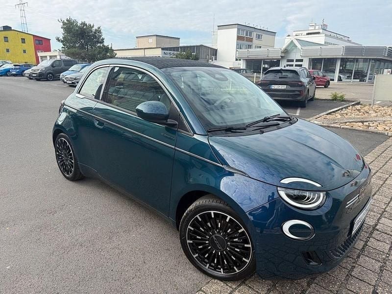 Ozean grün Gebraucht 2022 Fiat 500e La Prima Cabrio | 19.990 € (Guter Preis) - Bild 1/4