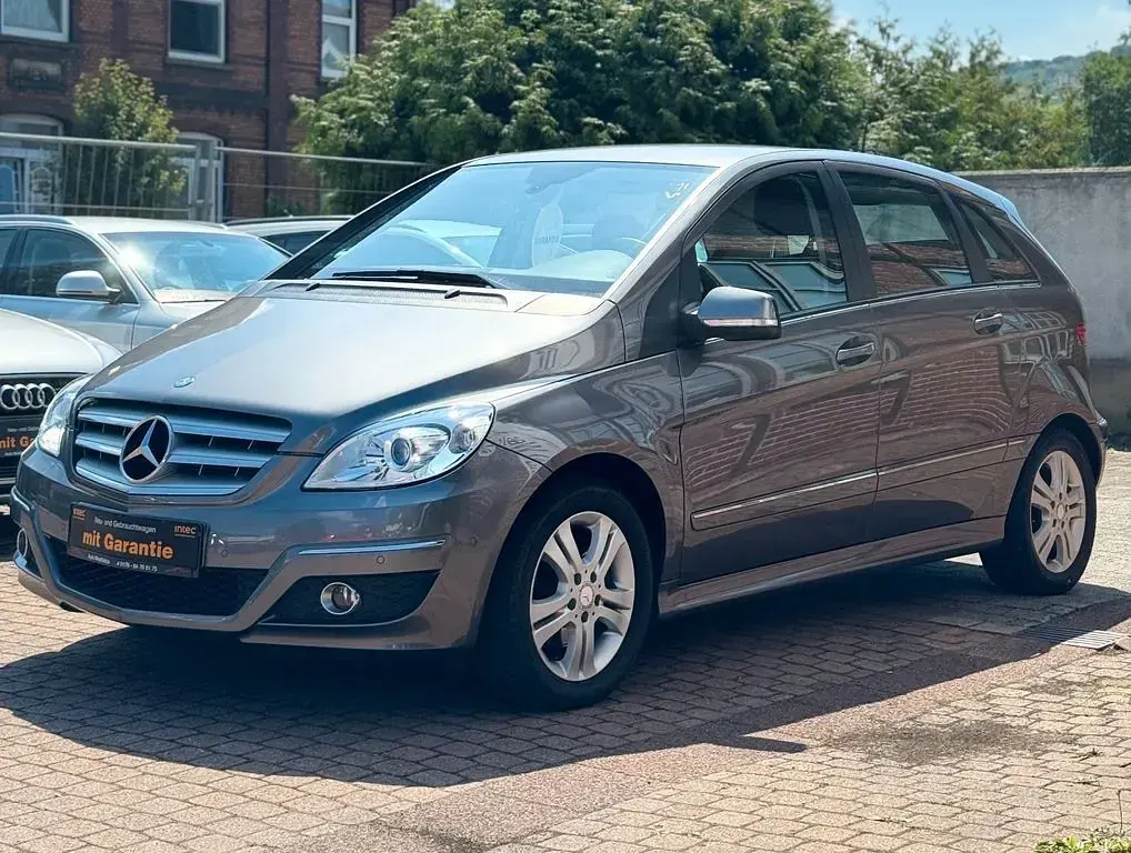 Gebraucht Mercedes B200 136 PS (100 kW) 2009 Grau Van / Kleinbus