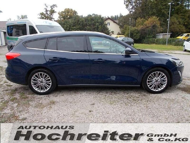 Gebraucht Ford Focus Titanium 182 PS (133 kW) 2020 Blau Kombi