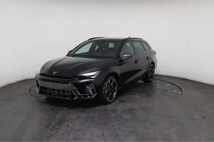 Neu Cupra Leon VZ 333 PS (244 kW) 2025 Schwarz, mitternachtsschwarz (0e) Kombi