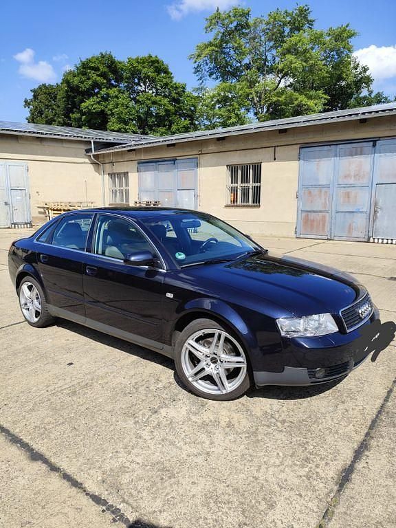 Blau Gebraucht 2002 Audi A4 Limousine | 2.100 € (Fairer Preis) - Bild 1/4