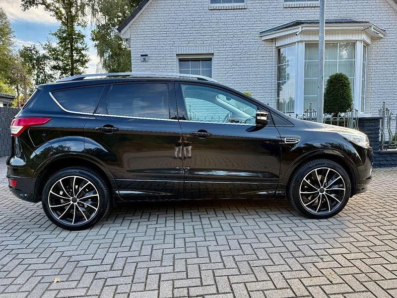Gebraucht Ford Kuga Individual 179 PS (131 kW) 2015 Schwarz SUV