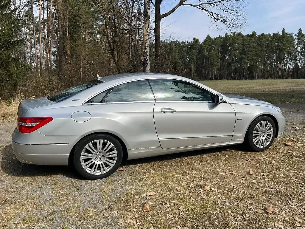 Używany Mercedes E200 Avantgarde 184 KM (135 kW) 2011 Srebrny Coupe