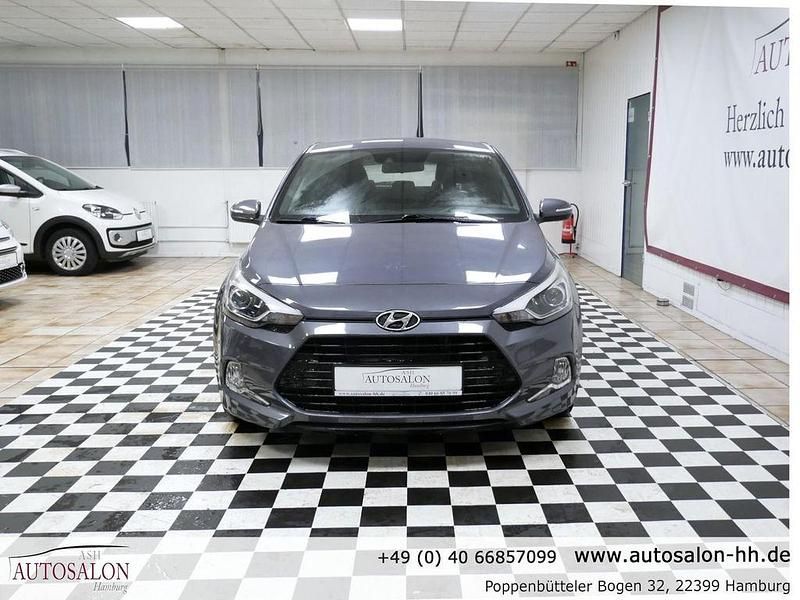 Gebraucht Hyundai i20 Style 101 PS (74 kW) 2016 Grau Coupé