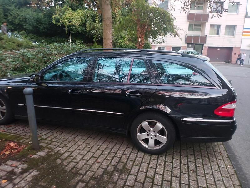 Schwarz Gebraucht 2006 Mercedes E220 Kombi | 2.600 € (Superpreis) - Bild 1/4