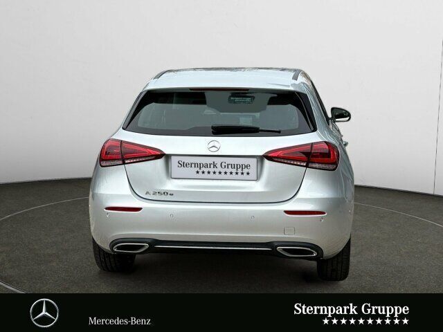 Gebraucht Mercedes A250 Progressive 160 PS (117 kW) 2022 Silber Kleinwagen