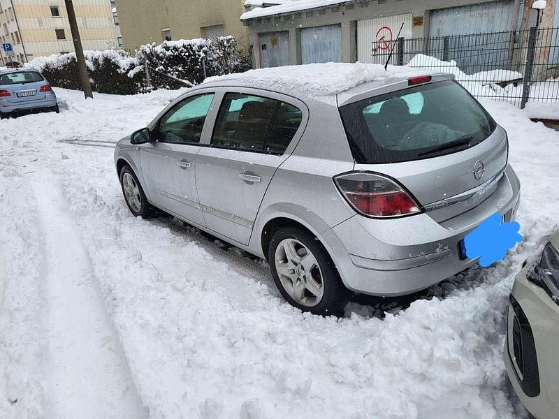 Gebraucht Opel Astra 105 PS (77 kW) 2007 Limousine