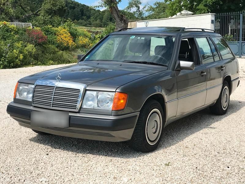 Second-hand Mercedes 200 118 CP (86 kW) 1991 Gri Break