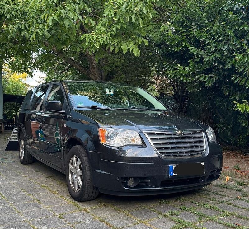 Schwarz Gebraucht 2009 Chrysler Grand Voyager Touring Van / Kleinbus | 7.200 € (Teuer) - Bild 1/4