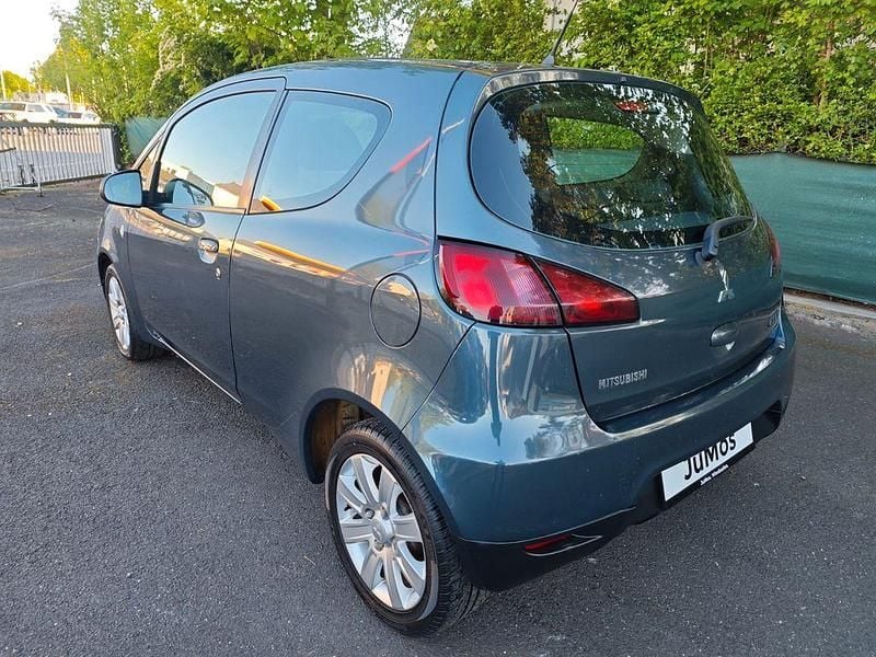 Gebraucht Mitsubishi Colt Basis 75 PS (55 kW) 2009 Braun Limousine