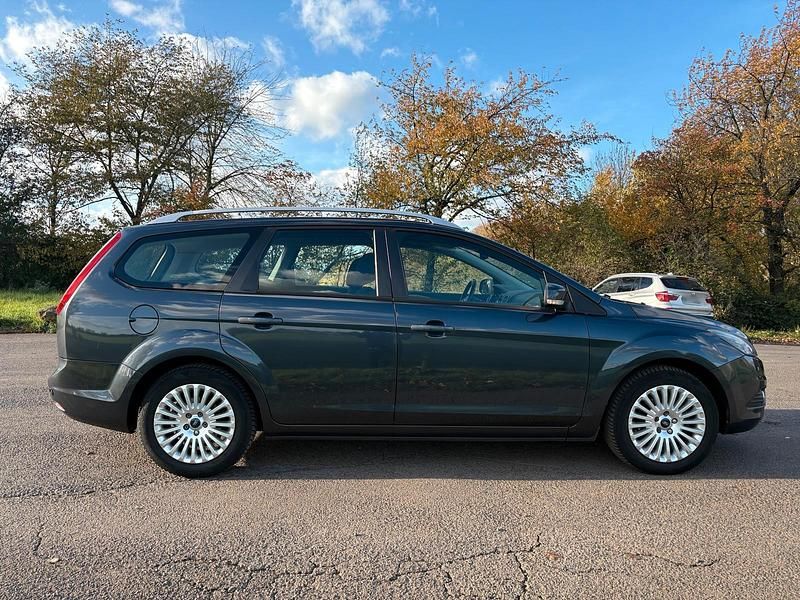 Gebraucht Ford Focus Titanium 101 PS (74 kW) 2010 Grau Kombi