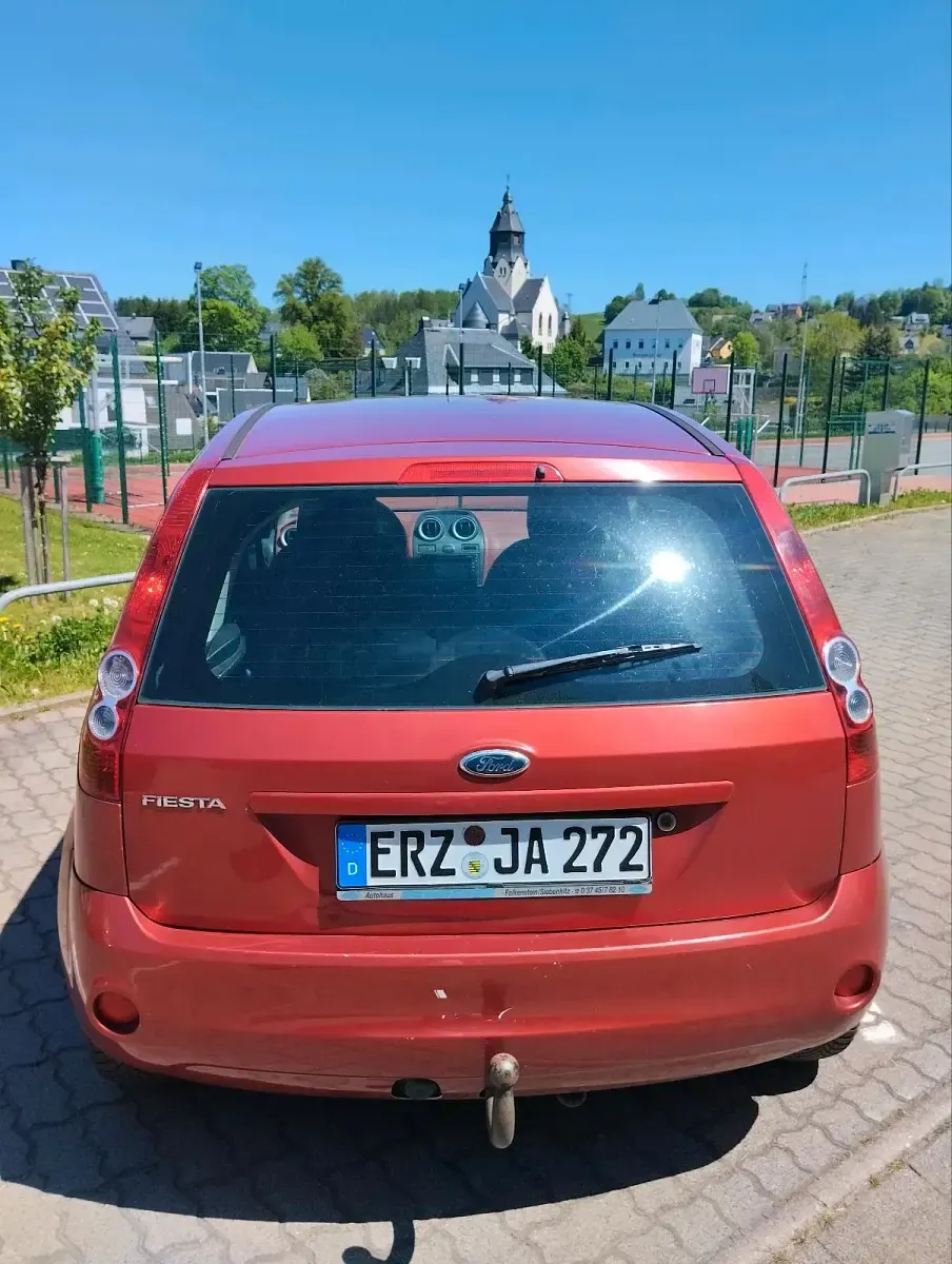 Gebraucht Ford Fiesta 90 PS (66 kW) 2008 Rot Kleinwagen