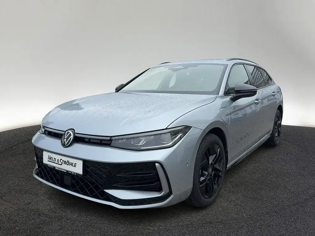 Neu VW Passat R-line 177 PS (130 kW) 2025 Silber Kombi