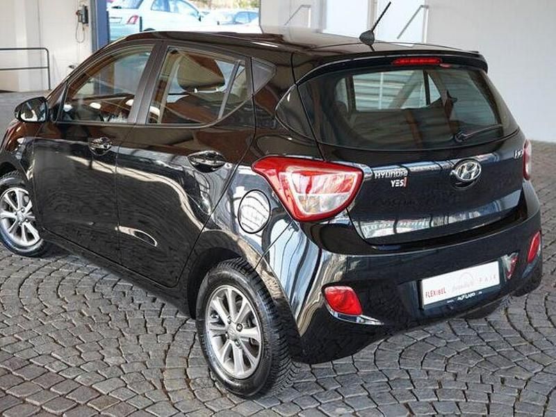 Gebraucht Hyundai i10 Basis 67 PS (49 kW) 2016 Schwarz Kleinwagen
