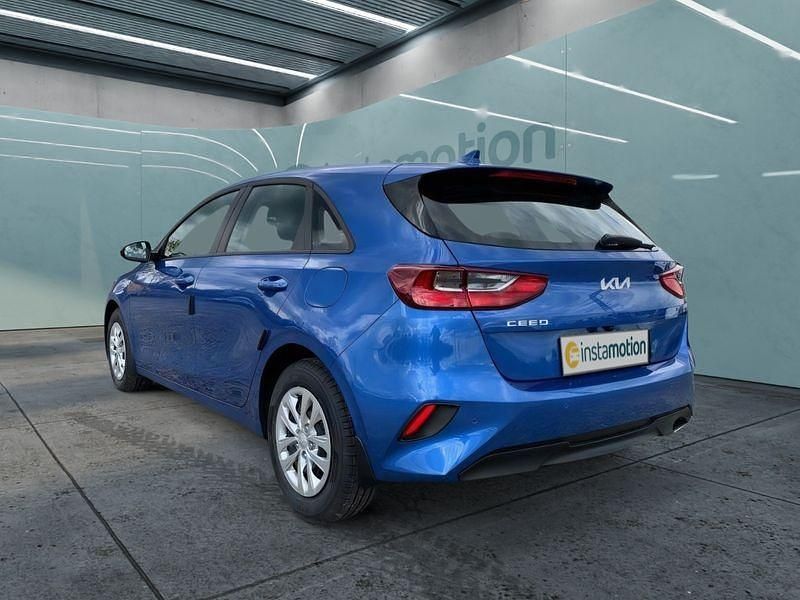 Neu Kia Ceed 140 PS (102 kW) 2025 Blau Kleinwagen