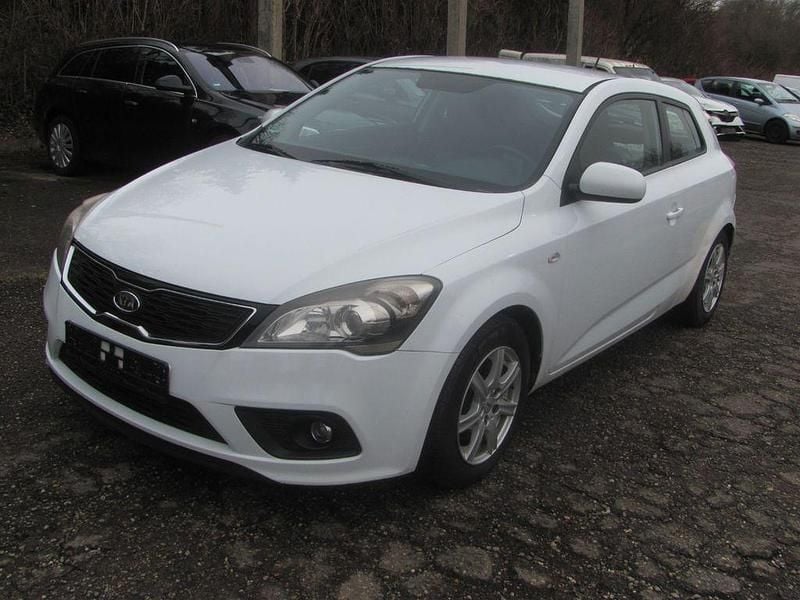 Gebraucht Kia ProCeed 90 PS (66 kW) 2013 Weiß Kleinwagen