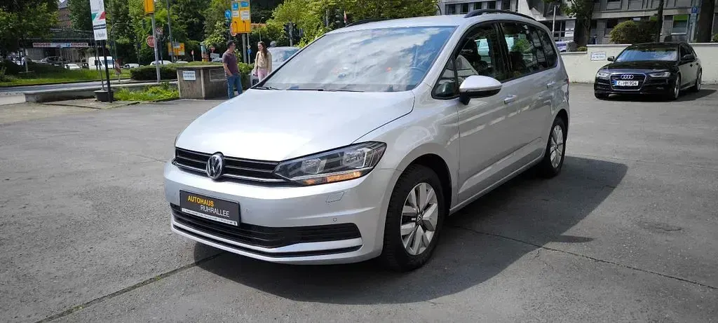 Gebraucht VW Touran Trendline 110 PS (80 kW) 2016 Silber Van / Kleinbus