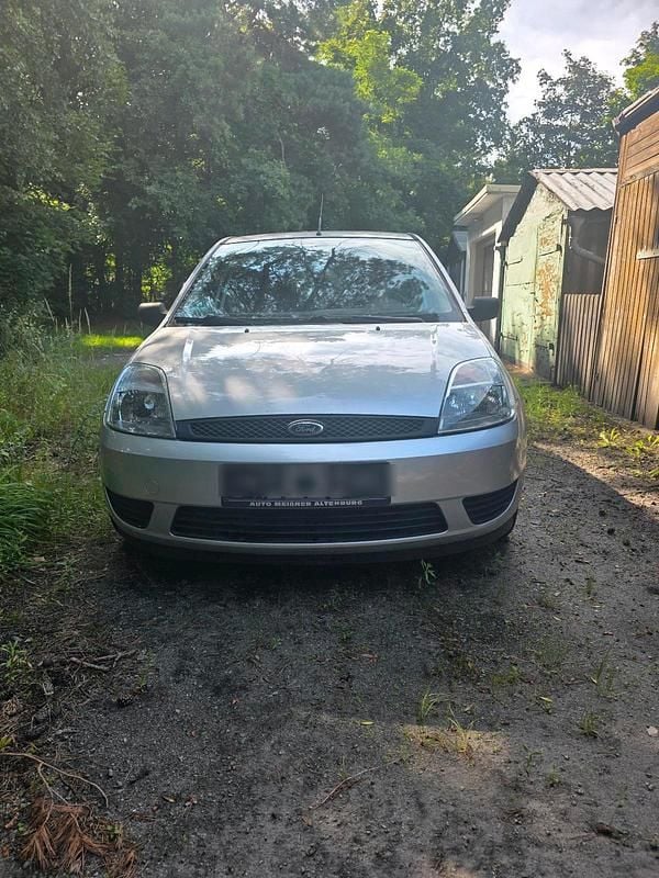 Grau Gebraucht 2004 Ford Fiesta Kleinwagen | 1.000 € - Bild 1/4