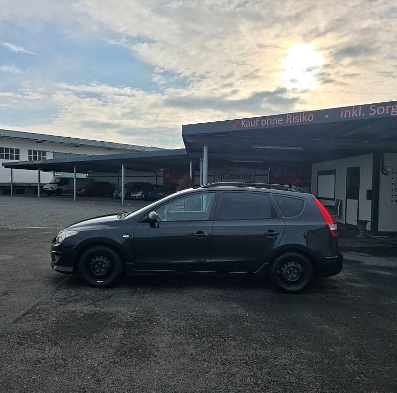 Gebraucht Hyundai i30 Edition+ 90 PS (66 kW) 2011 Schwarz Kombi