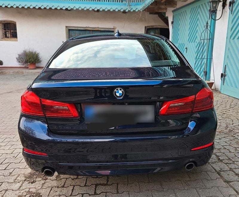 Gebraucht BMW 530 Sport Line 265 PS (194 kW) 2018 Blau Limousine