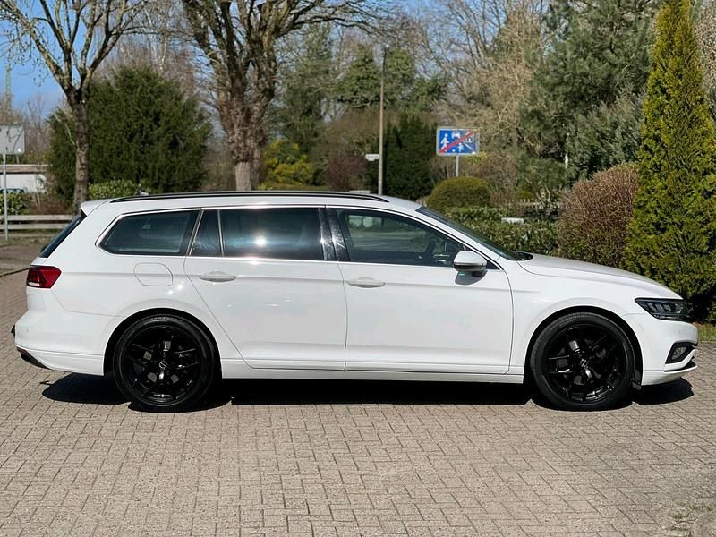Gebraucht VW Passat 150 PS (110 kW) 2019 Weiß Kombi