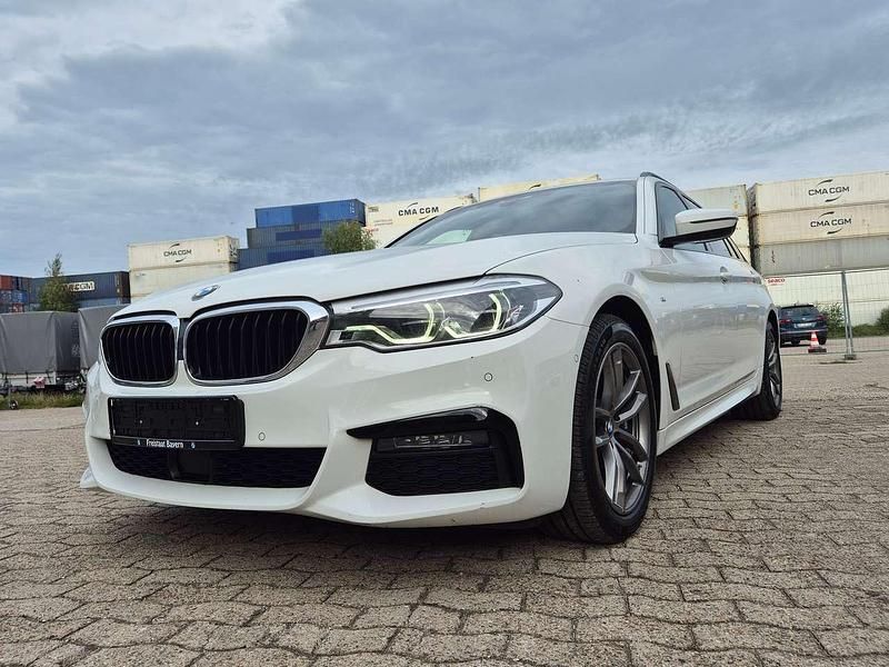 Alpinweiss 3 Gebraucht 2019 BMW 530 Luxury Line Kombi | 21.850 € - Bild 1/4